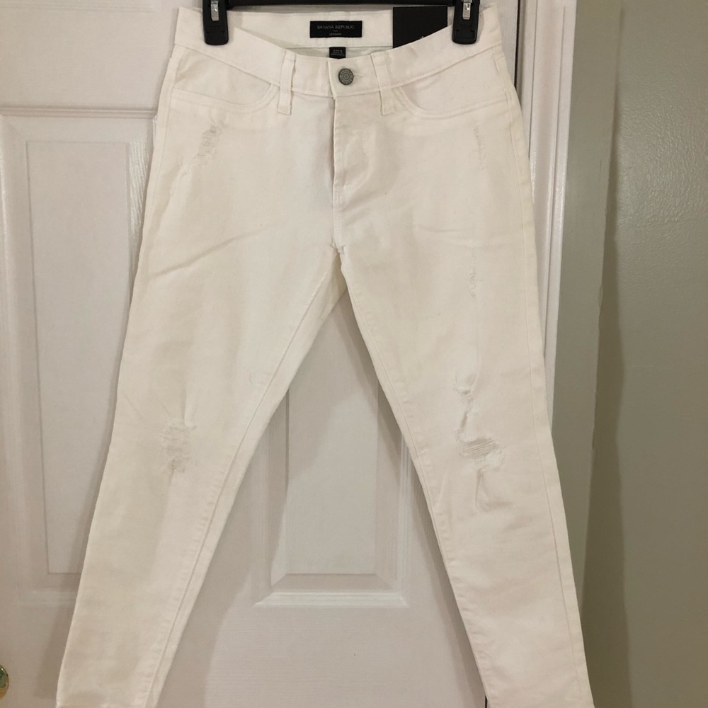 White distressed jeans